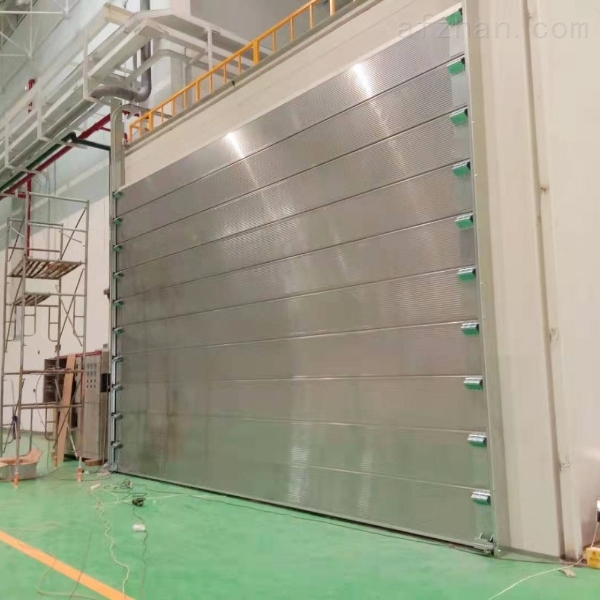 不銹鋼提升門(mén)插圖